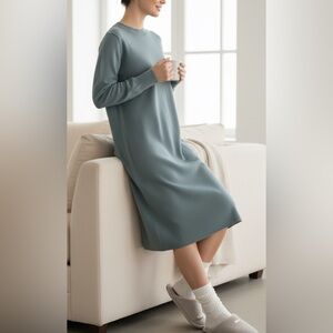 UNIQLO Souffle Yarn Long-Sleeve Dress. Size XS fits like a S.